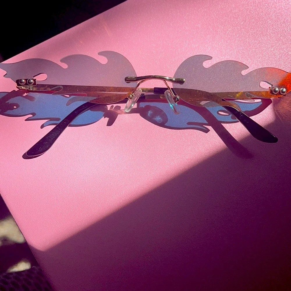 90s small 
🔥 Red Flame Sunglasses shield - Picture 2 of 5